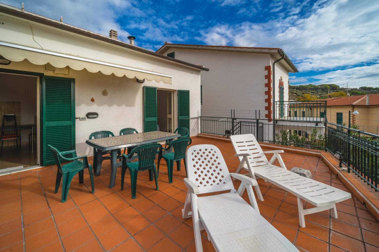 La Terrazza A Seccheto Sul Mare Apartment Luaran gambar